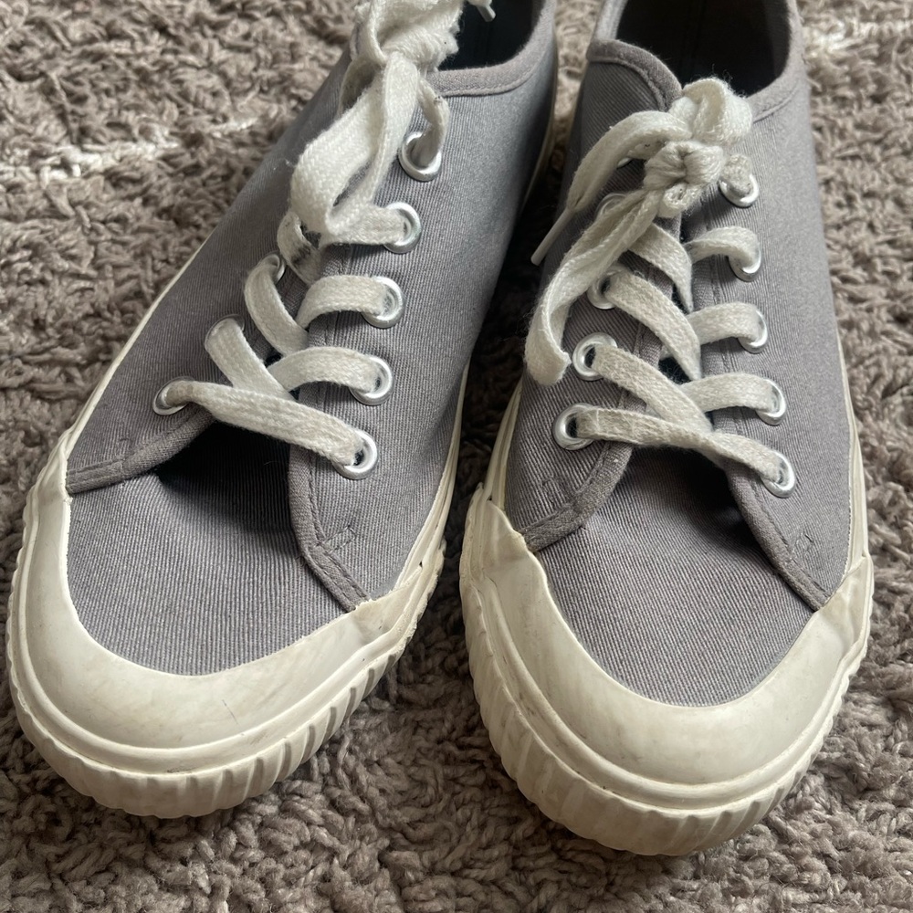 Used run-a-round shoes.